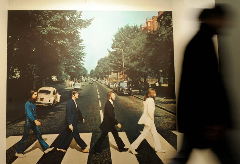 Гамбург, Германия. Обложка альбома The Beatles Abbey Road на открытии «Музея Битлз» 