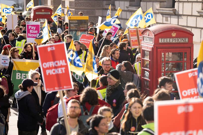 На улицы британских городов вышли около 500 тыс. человек, из которых примерно 300 тыс. оказались учителями школ

