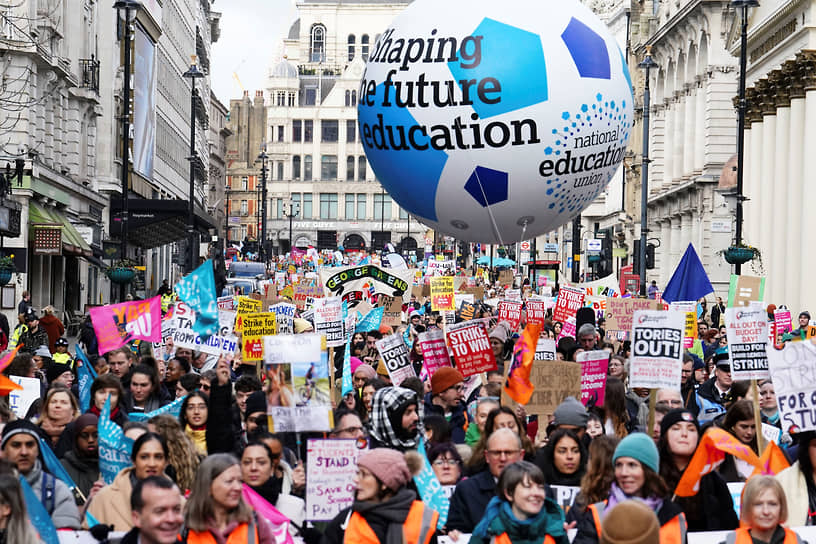 Марш членов Национального союза образования (NEU) в Лондоне