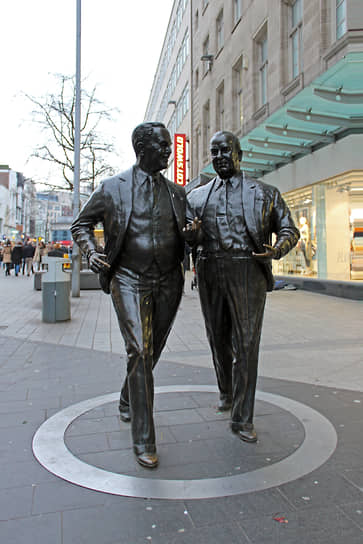 Памятник Джону и Сесилу Мурсам в Ливерпуле
