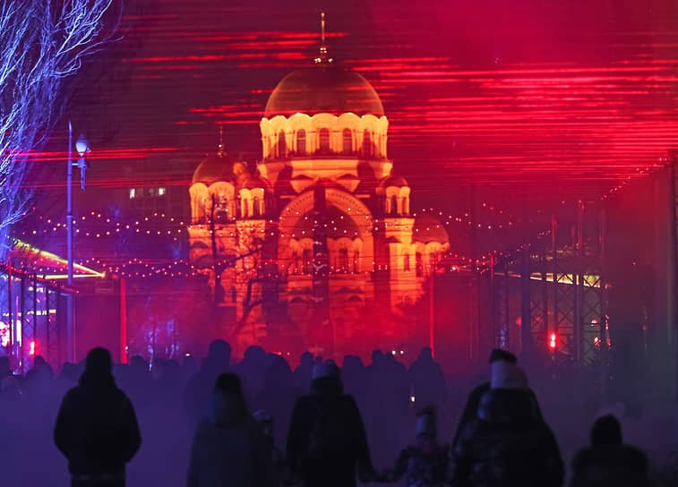Волгоград. Генеральная репетиция лазерного шоу проекта «Мост памяти» у собора Александра Невского
