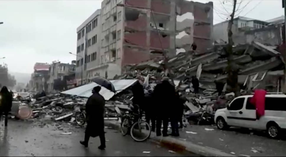 Последствия землетрясения в Адиямане (Турция)