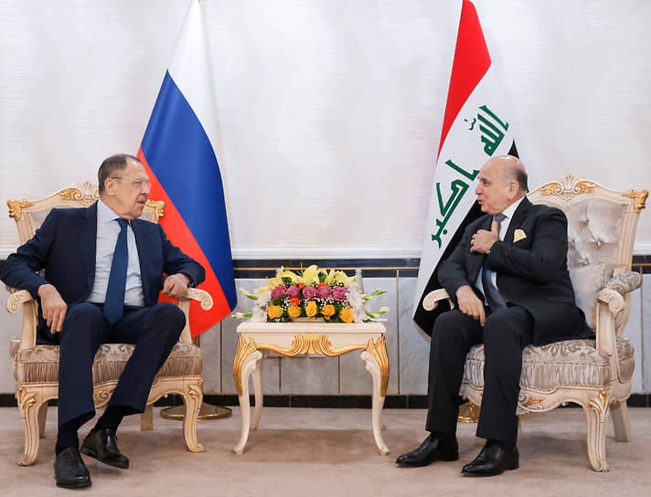 Министр иностранных дел России Сергей Лавров (слева) и его иракский коллега Фуад Хусейн во время встречи в Багдаде