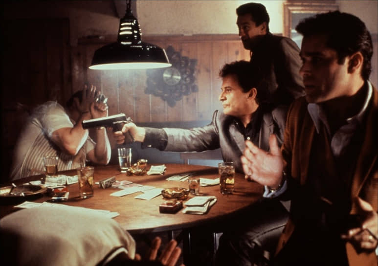 В 1990 году актер вновь появился в картине Мартина Скорсезе — «Славные парни». За роль молодого итальянского гангстера Томми Девито Пеши получил первый и единственный «Оскар» как лучший актер второго плана