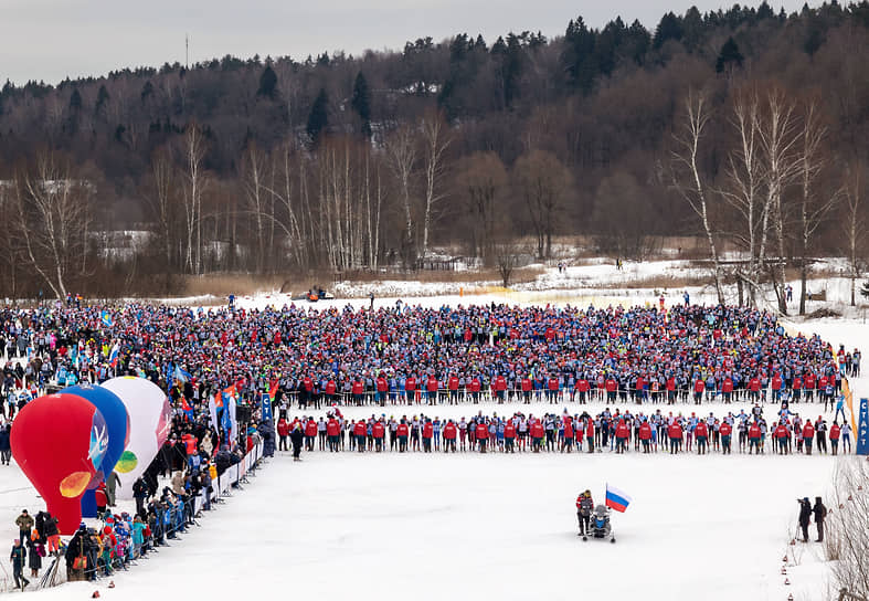 Участники соревнований «Лыжня России — 2023»