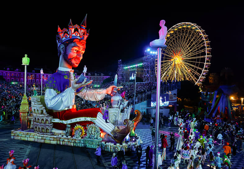 Ницца, Франция. Король карнавала на параде