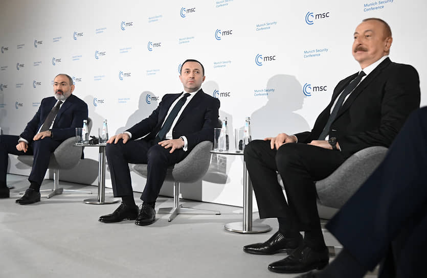 Слева направо: премьер-министр Армении Никол Пашинян, премьер-министр Грузии Ираклий Гарибашвили и президент Азербайджана Ильхам Алиев 
