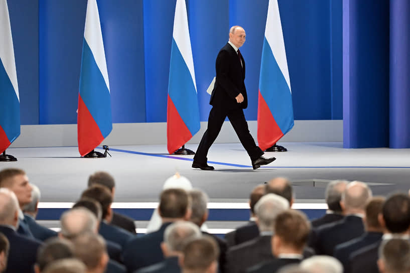 Владимир Путин перед началом оглашения послания 