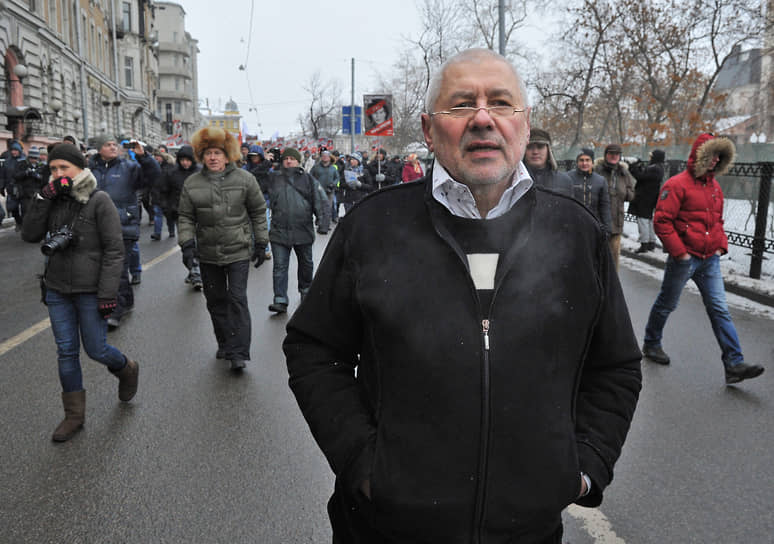 После разрыва отношений с администрацией президента Глеб Павловский ушел в оппозицию. Он принял участие в протестах на Болотной площади, объяснив, что чувствует «отвращение к власти, которую сам создавал»
