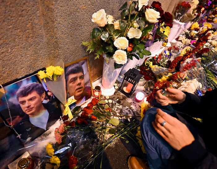 В память о Борисе Немцове зажгли свечи