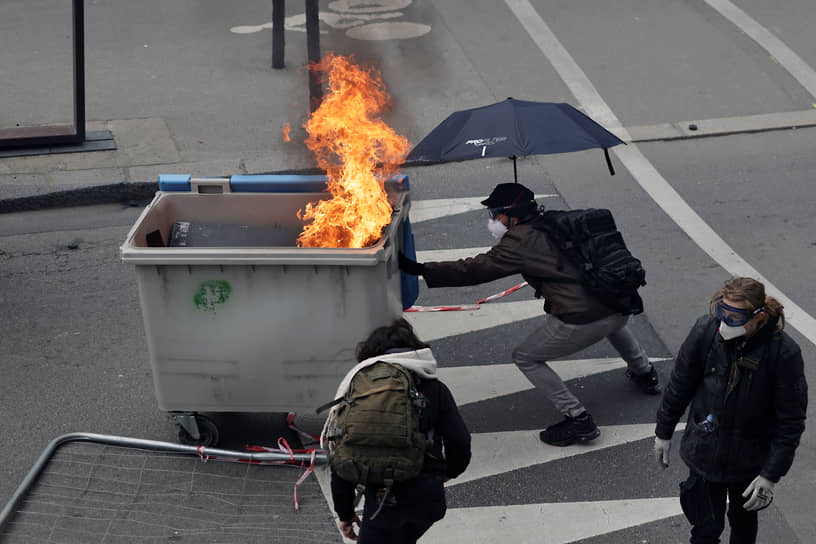В знак протеста прекратили работу десятки мусороперерабатывающих заводов Парижа
