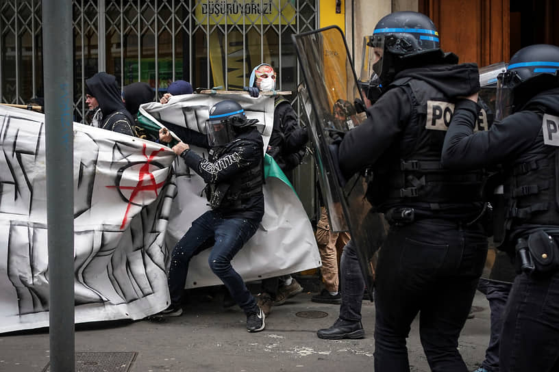 Столкновения протестующих с полицией в Лионе