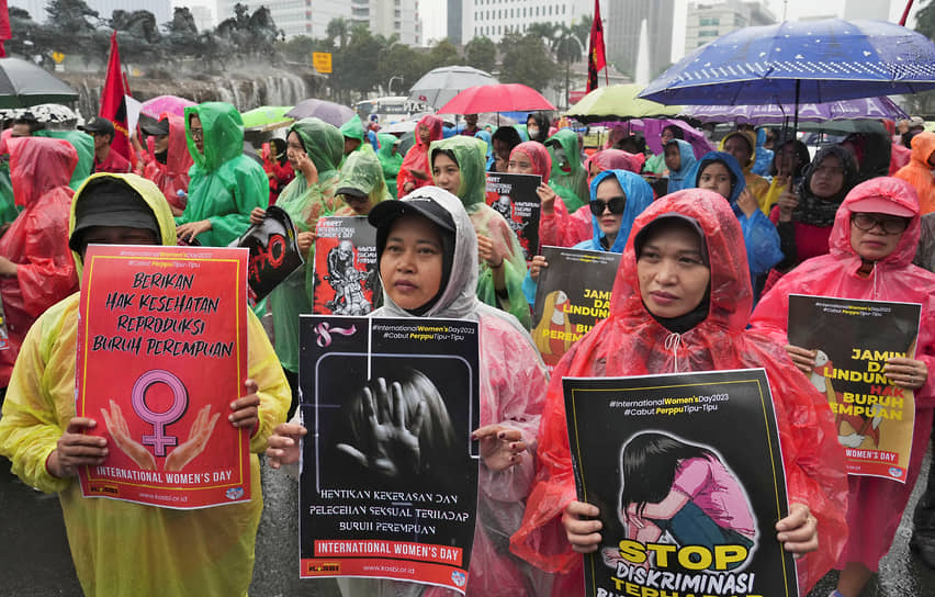 Джакарта, Индонезия. Активистки на митинге в защиту прав женщин