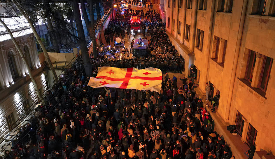 На акции протеста в Тбилиси 7 марта за мелкое хулиганство и противодействие полиции были задержаны 66 человек