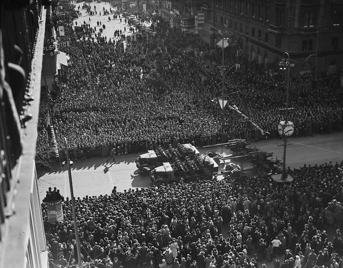 Парад в Вене 15 марта 1938 года