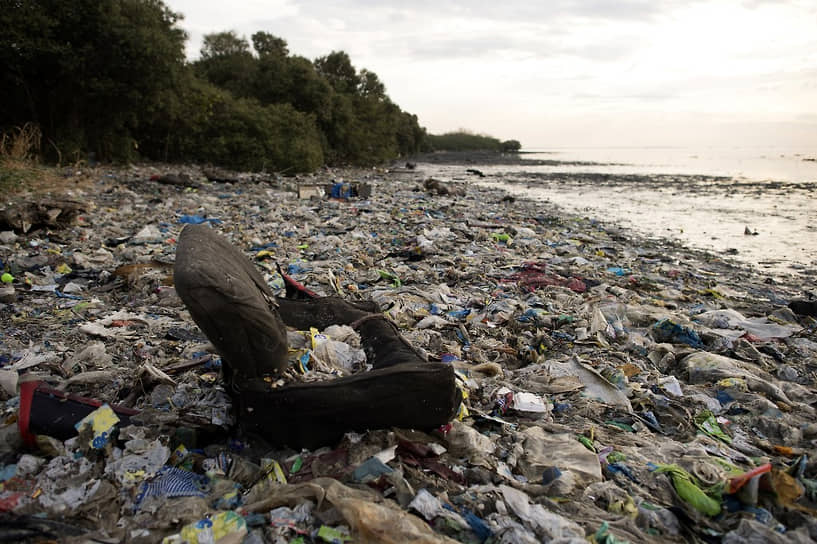 Пластиковый мусор — проблема для одних стран и источник ресурсов для других