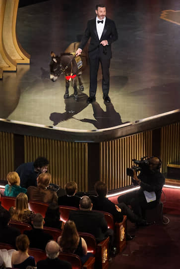 Перед объявлением победителя в категории «Лучший дизайн костюмов» ведущий церемонии Джимми Киммел вывел на сцену осла
