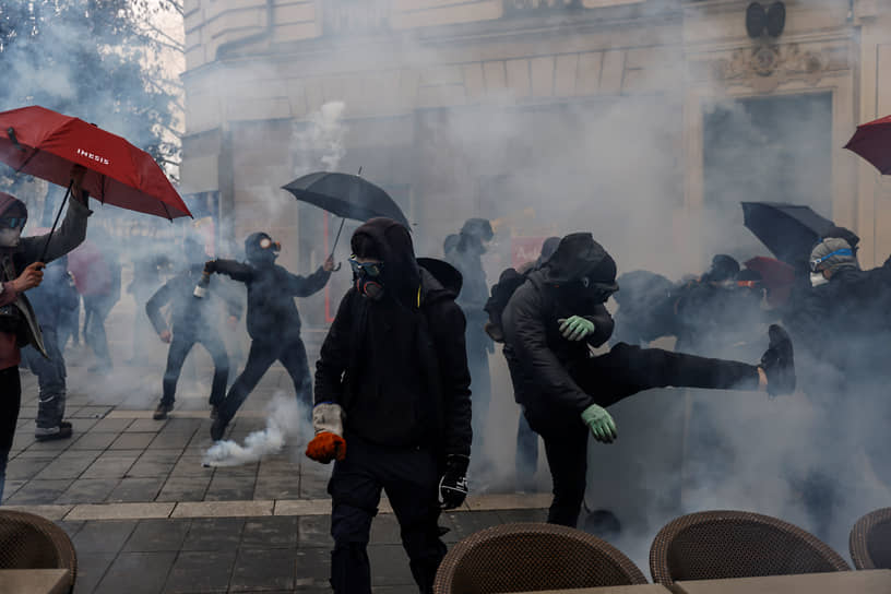 Столкновения между полицией и демонстрантами, протестующими против пенсионной реформы во Франции (март 2023 года)