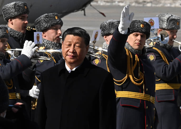 Это первый зарубежный визит китайского лидера после переизбрания