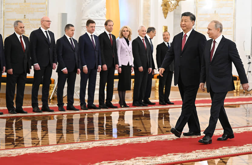 Москва. Президент РФ Владимир Путин и председатель КНР Си Цзиньпин перед началом переговоров в Кремле