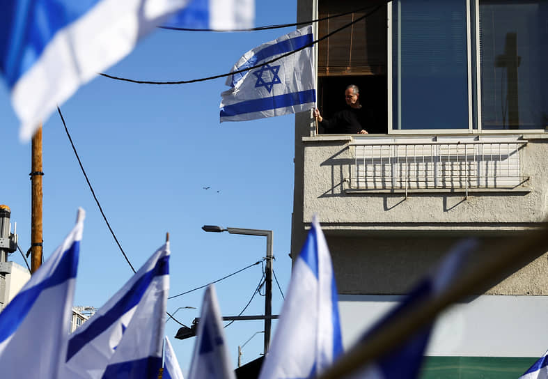 По словам господина Нетаньяху, большинство протестующих не знают деталей реформы. По его мнению, она поможет восстановить баланс между ветвями власти