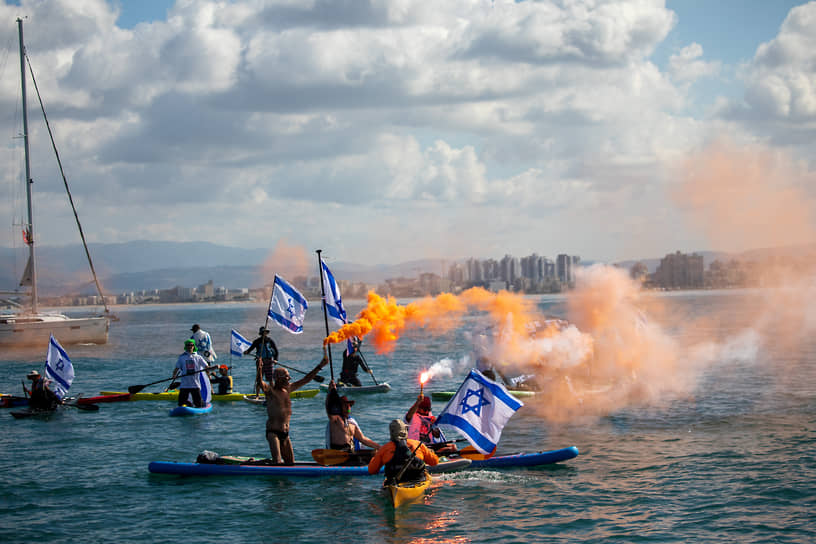 Резервисты ВМС Израиля, поддерживающие протестные акции, заблокировали движение судов в порту Хайфы