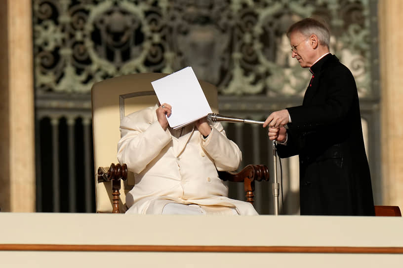 Ватикан. Папа Франциск на еженедельной общей аудиенции на площади Святого Петра 
