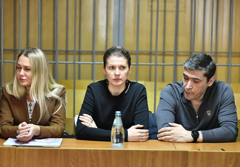 Бывший заместитель министра просвещения России Марина Ракова (в центре) во время заседания суда