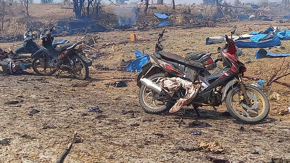 Последствия авиаудара по деревне Пазиджи, Мьянма, 11 апреля 2023 года