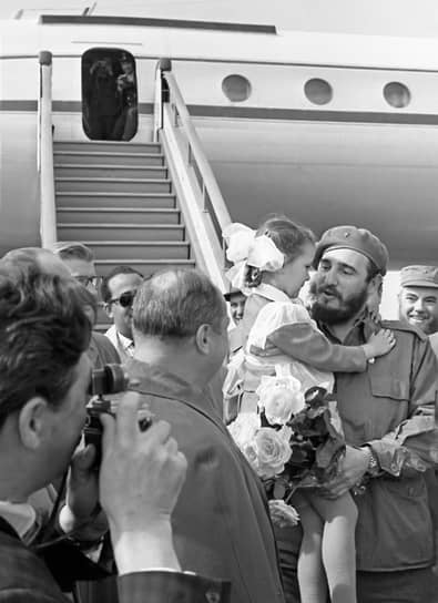 «Для нас, для революционеров всего мира, Ленинград — священное место»,— сказал Фидель Кастро в своей речи после приземления самолета на аэродроме «Шоссейная» (ныне — «Пулково»)