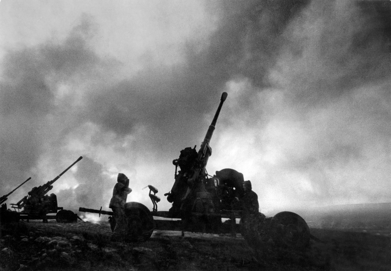 «В зенитной артиллерии среднего калибра при отражении первых трех налетов немецкой авиации выявилась полная несостоятельность ранее принятой схемы заградительного огня»