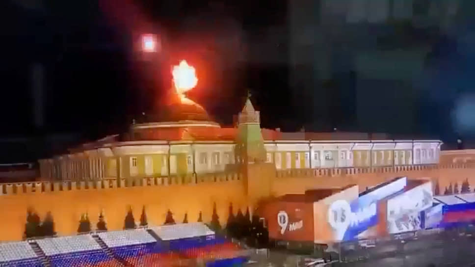 Пожар на крыше Кремля после предполагаемого удара беспилотника