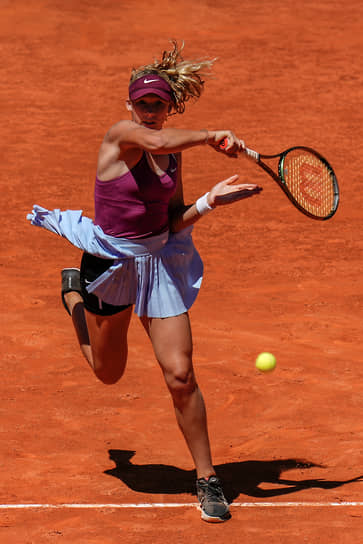 Мирра Андреева во время матча против Арины Соболенко