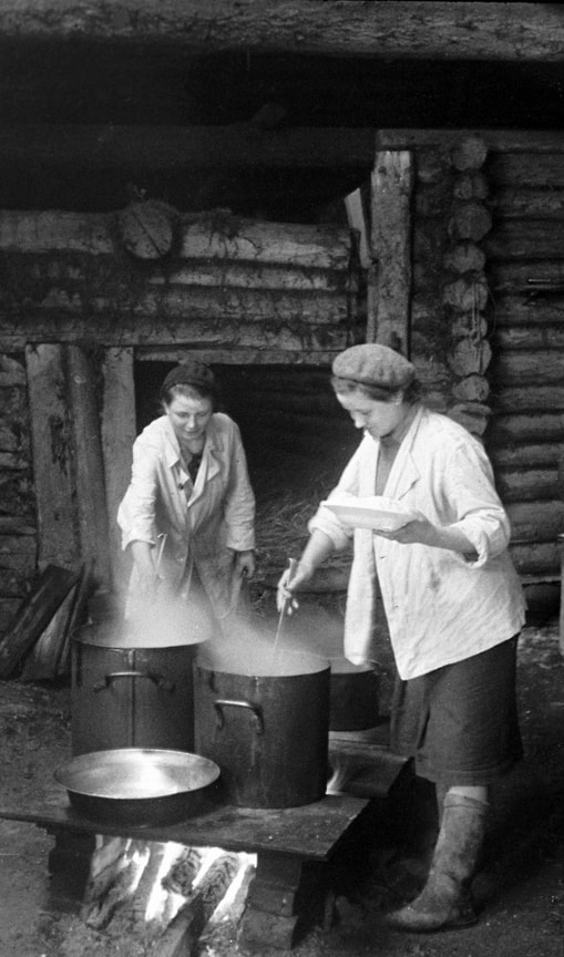 «Подготовить для частей действующей армии к 1 сентября 1943 г. необходимое количество женщин-поваров»