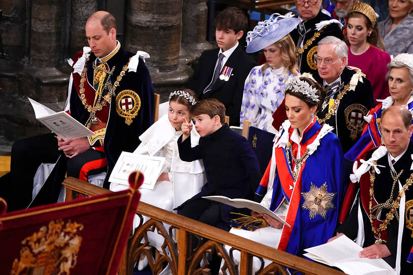 Слева направо: принц Уильям, принцесса Шарлотта, принц Луи, принцесса Уэльская Кейт и принц Эдуард