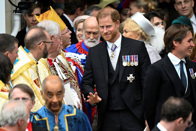 Принц Гарри на церемонии коронации своего отца Карла III