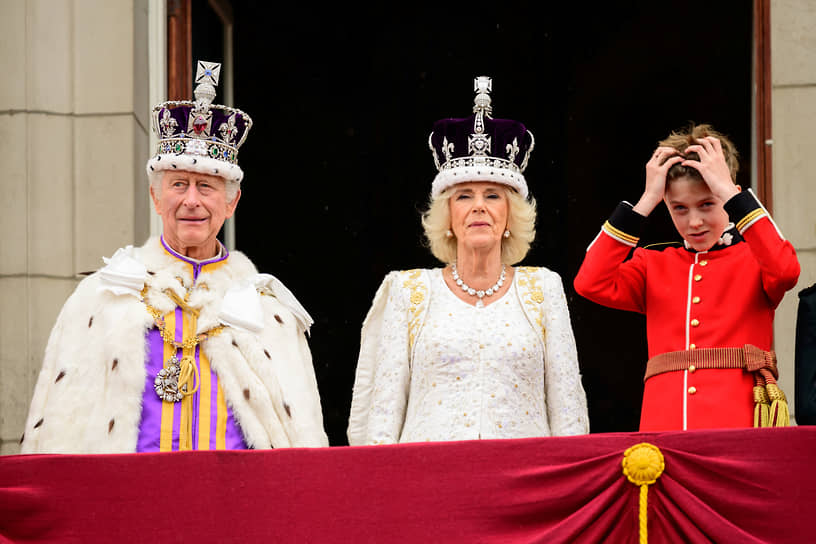 Король Карл III и королева Камилла на балконе Букингемского дворца 