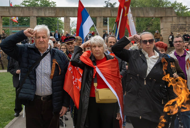Участники акции «Бессмертный полк» в Белграде (Сербия)