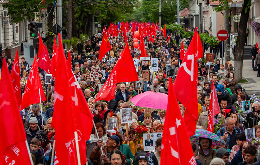 Шествие в честь Дня Победы в Кишиневе (Молдавия)
