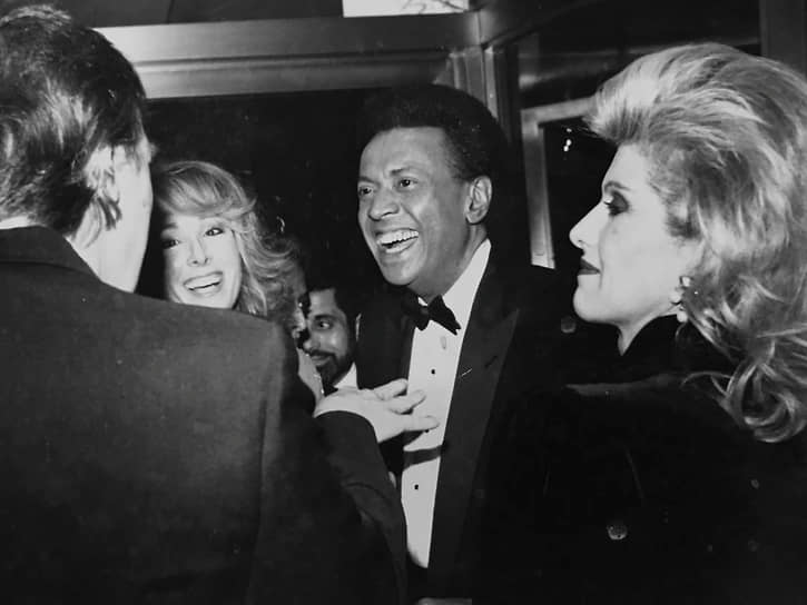 Слева направо: Дональд Трамп, Элизабет Джин Кэрролл, Джон Джонсон и Ивана Трамп на вечеринке NBC в конце 1980-х
