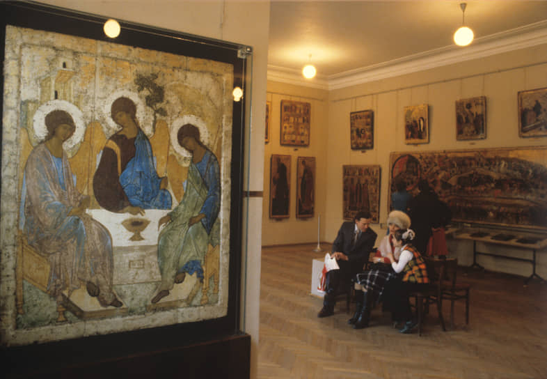 Икона «Троица» Андрея Рублева в Третьяковской галерее в Москве, 1981 год 