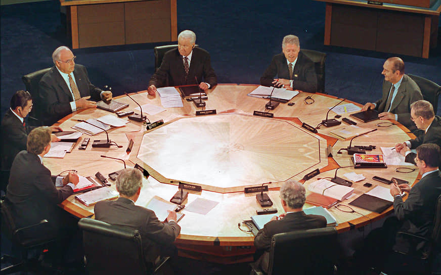 Лидеры «восьмерки» за столом на первой сессии