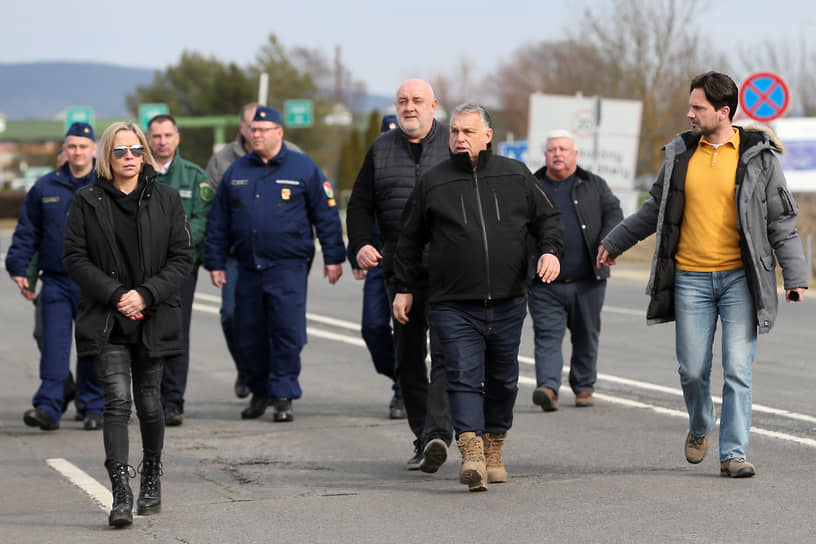 Премьер-министр Венгрии Виктор Орбан осматривает пограничный пункт на границе с Украиной, 2022 год