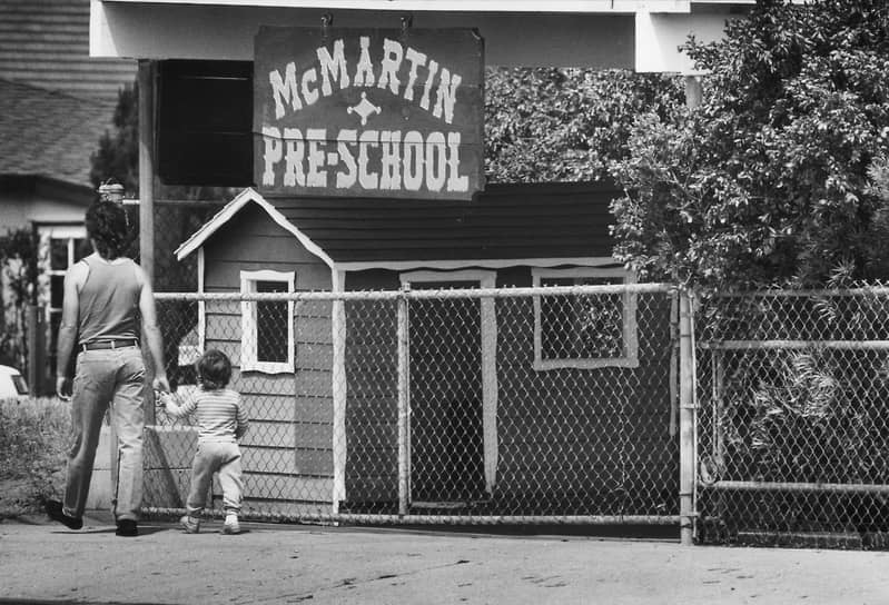 Детский сад Макмартинов был очень популярен у жителей городка Манхэттен-Бич. Скандальный судебный процесс сделал его известным всей Америке