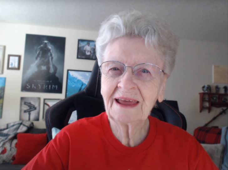 Американка Ширли Карри является самым пожилым геймером, выкладывающим свои прохождения на YouTube. На 2023-й год ей 87 лет, и она продолжает вести свой YouTube-канал. Популярность блогер получила благодаря роликам по видеоигре The Elder Scrolls V: Skyrim. У нее 1,22 млн подписчиков