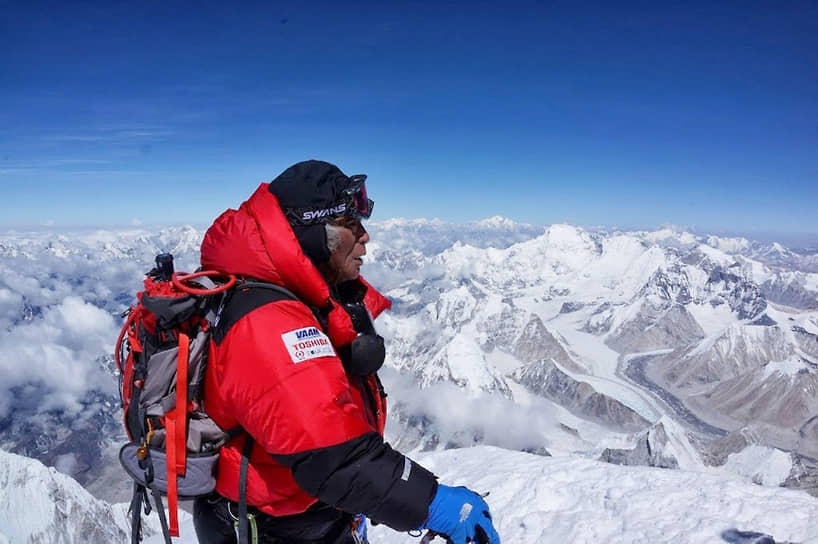 23 мая 2013 года 80-летний японец Юитиро Миура стал самым пожилым человекок, взобравшимся на Эверест. На покорение высоты альпинисту потребовалось около восьми суток, его сопровождал сын и проводник