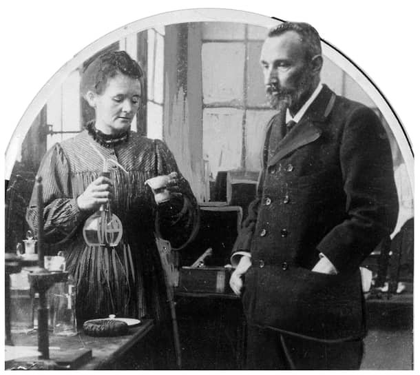 В июле 1934 года от последствий воздействия радиации и рентгеновских лучей скончалась французская ученая-экспериментатор Мария Склодовская-Кюри. Обладательница двух Нобелевских премий (по химии и физике), ученая посвятила свою жизнь изучению радиации и ее воздействию на живые ткани