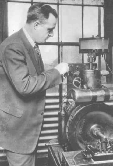 В ноябре 1944 года американский инженер-механик Томас Миджли умер, задохнувшись в веревках от изобретенного им механизма подъема пациента с кровати. Миджли создал его, когда заболел полиомиелитом и ему стало сложно подниматься с постели