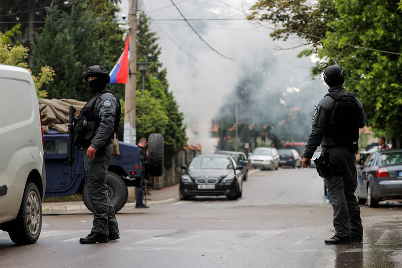 Власти Косово направили подразделения полиции в сербские города на севере края