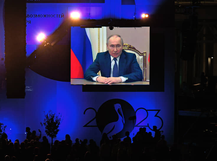 Президент Владимир Путин записал видеообращение, в котором поздравил участников и гостей открытия Академии творческих индустрий «Меганом»